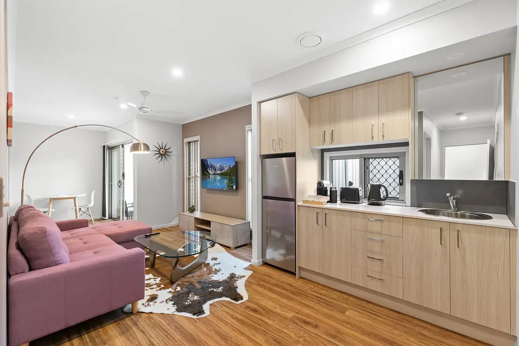 Micro apartment with lock up garage available from 04/07/2025