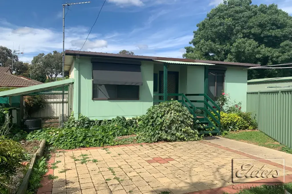 Neatly maintained one bedroom unit - Prime location