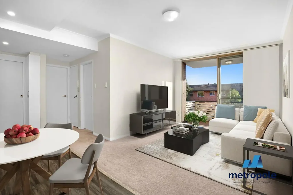TWO BEDROOM APARTMENT WITH CAR SPACE