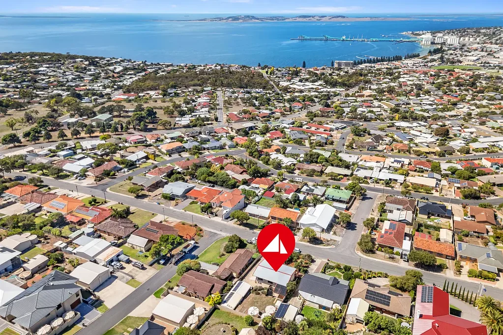 Port Lincoln 4 Slaapkamer Elevated Investment Opportunity with Bay Views & Strong Positioning