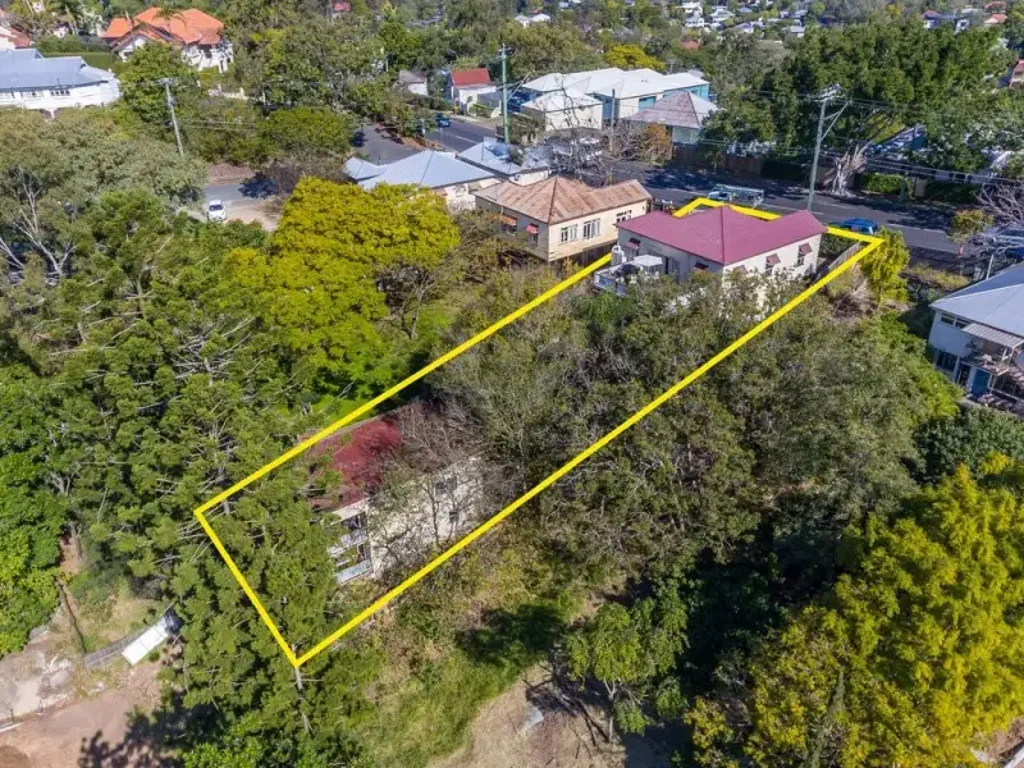 Bardon 10房 LaTrobe街景致 800㎡阔地 4单元组合 现代大理石厨台 高潜回报 自管基金优选 BLOCK OF HOUSE STYLE UNITS ON 800 SQM IN BLUE CHIP LOCATION