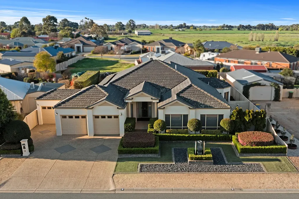 Numurkah 4房  Exceptional 4-Bedroom Brick Veneer Home on a Spacious 896sqm Block!