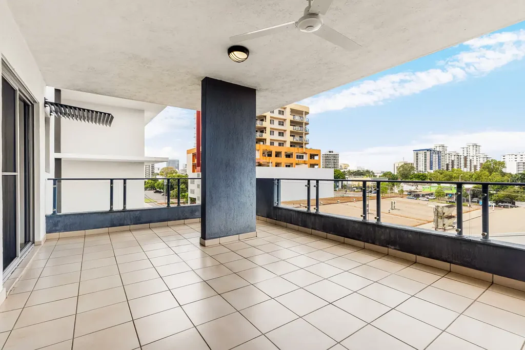 Tranquil Retreat in the Heart of the City: 2BR Apartment with Pool and Market Proximity