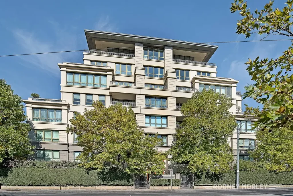 Spectacular Executive Apartment In The Prestigious Kings Development