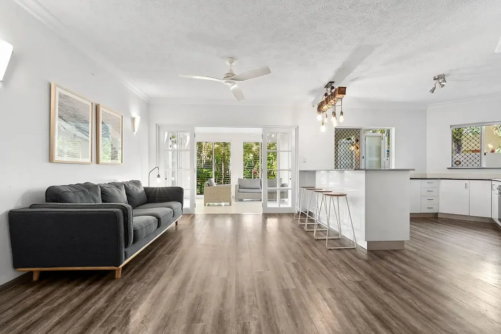 Cairns North 3Moenga Sophisticated ground floor apartment in the Lakes Resort