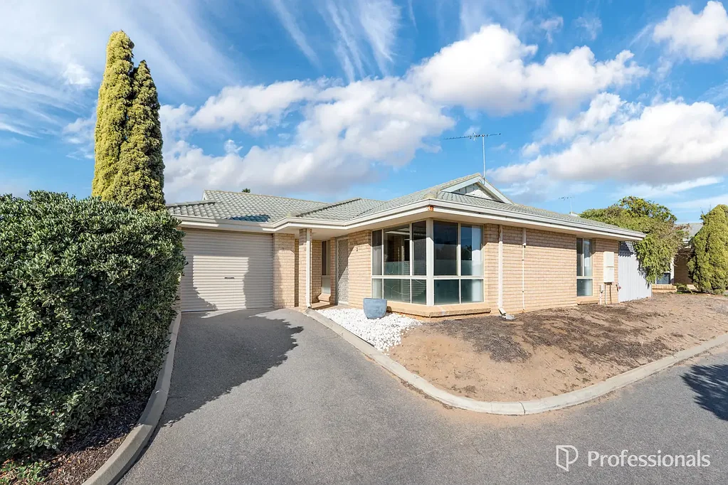 2/4 McDermott Avenue, Wandina, WA 6530