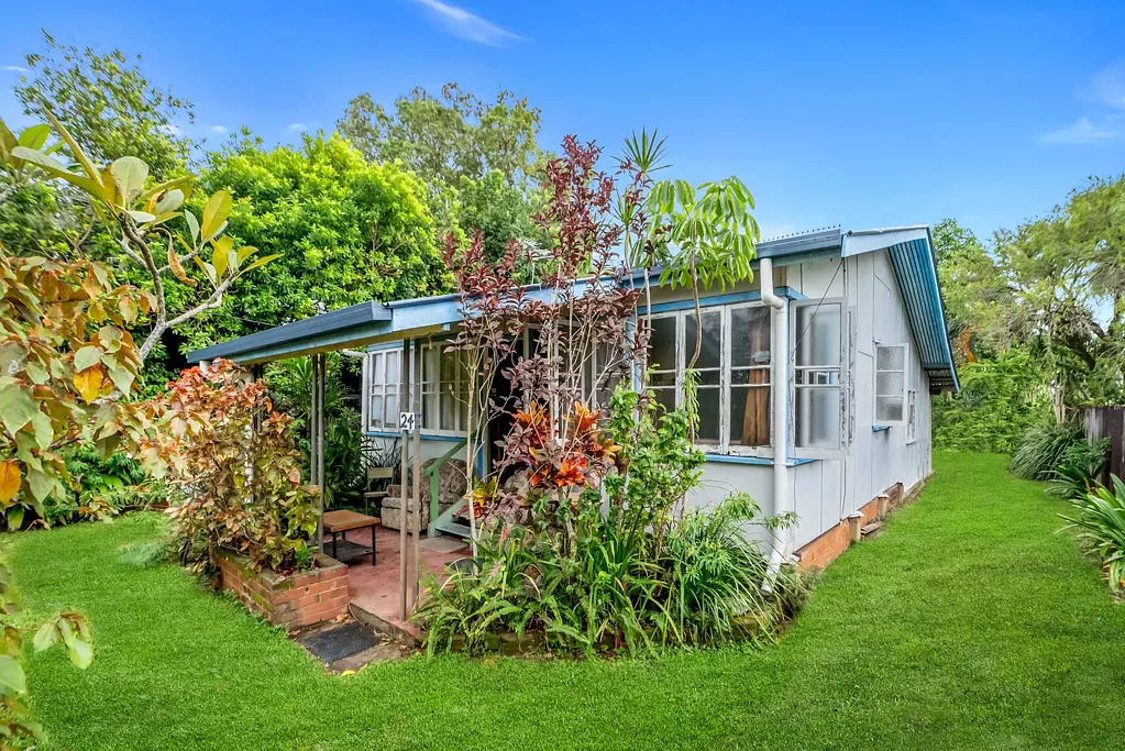 24 Machan Street, Machans Beach, QLD 4878