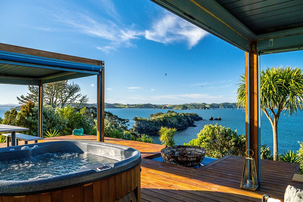 Russell 1房  World-Class Clifftop on Your Own Private Island