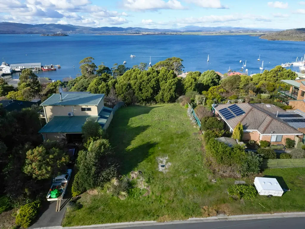 Beauty Point Land with a View, Life with a Future
