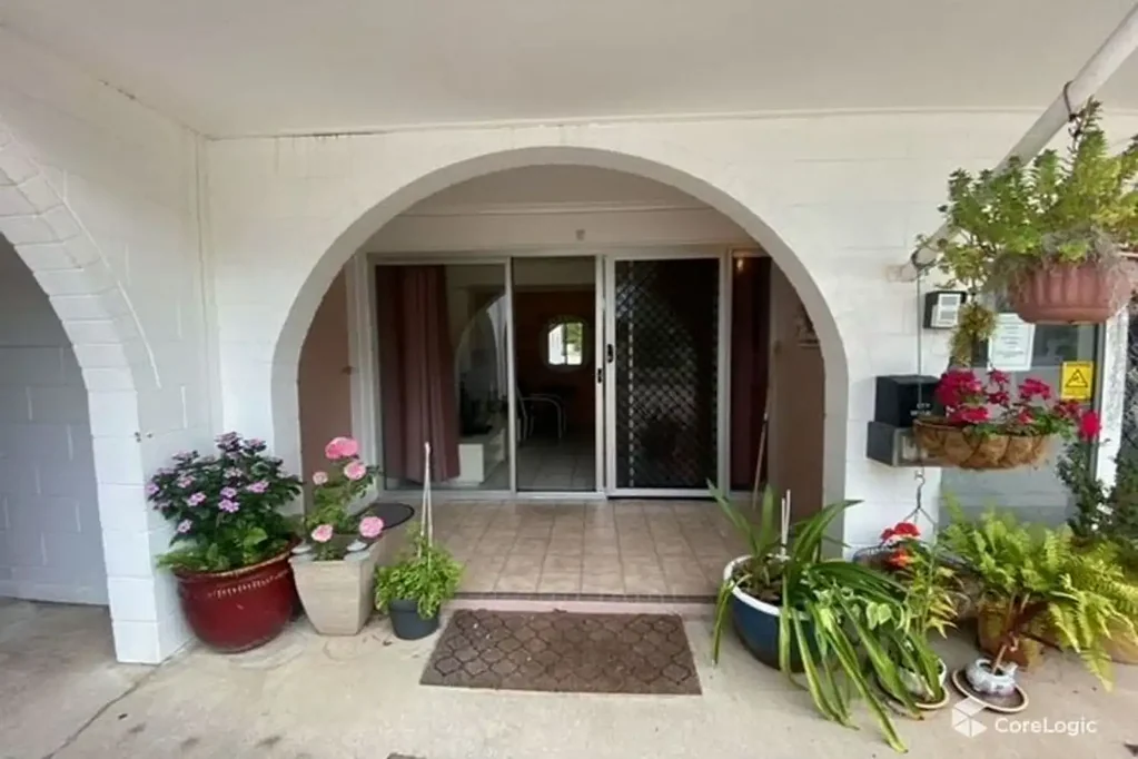 Please drive by unit, apply on realestate.com.au. Studio unit minutes to beach!