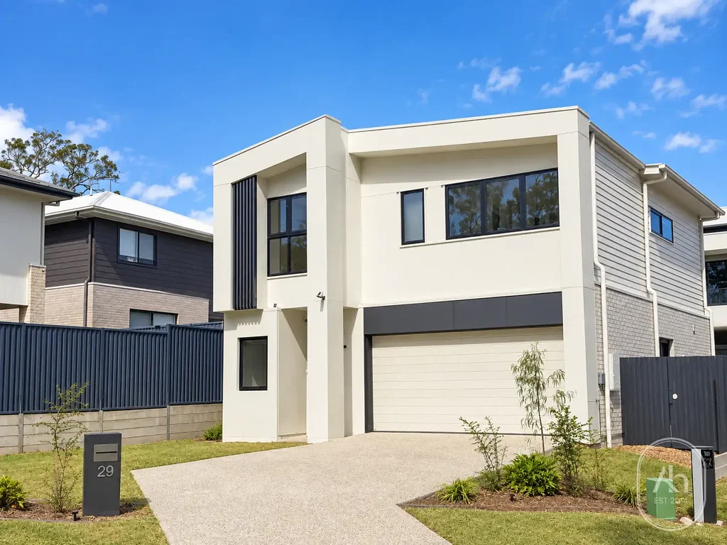 Modern 4-Bedroom Family Home with Double Garage in Pallara