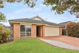 4 Foxwood Place, Horsley