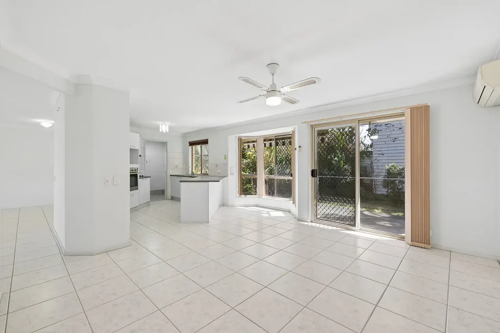 Deagon 3બેડરૂમ Lowset Living, Corner-Block close to Deagon Station