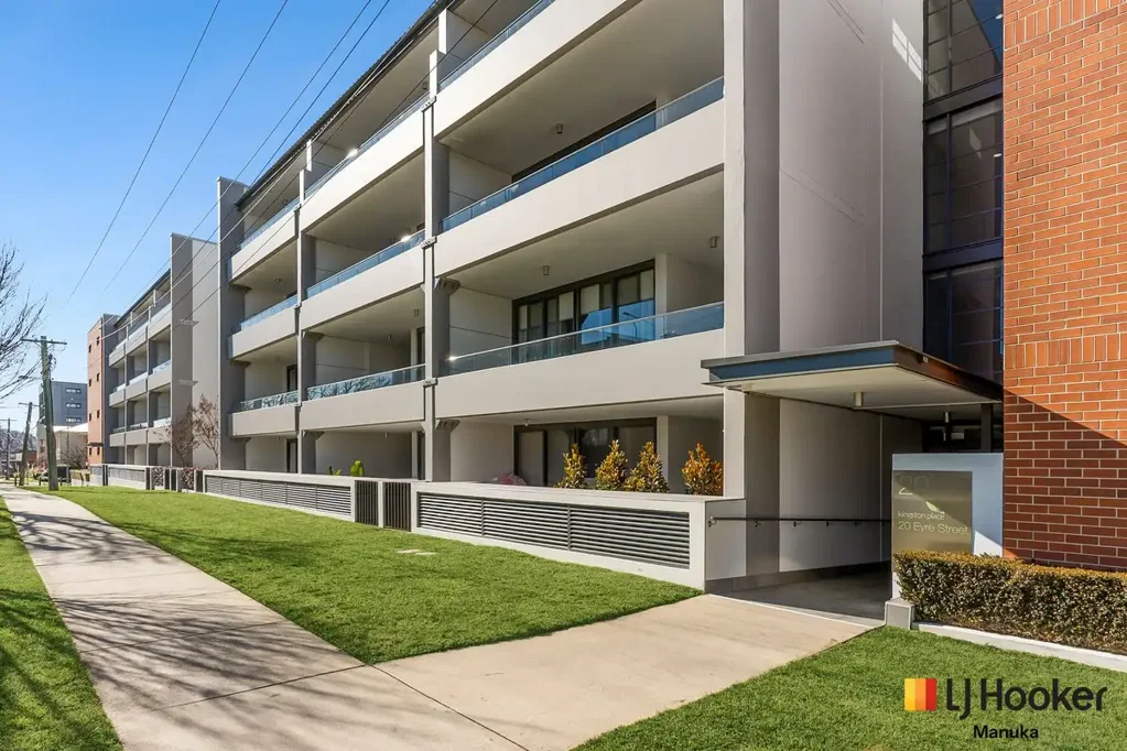 Fresh & Bright 2 Bedroom Delight in Kingston!