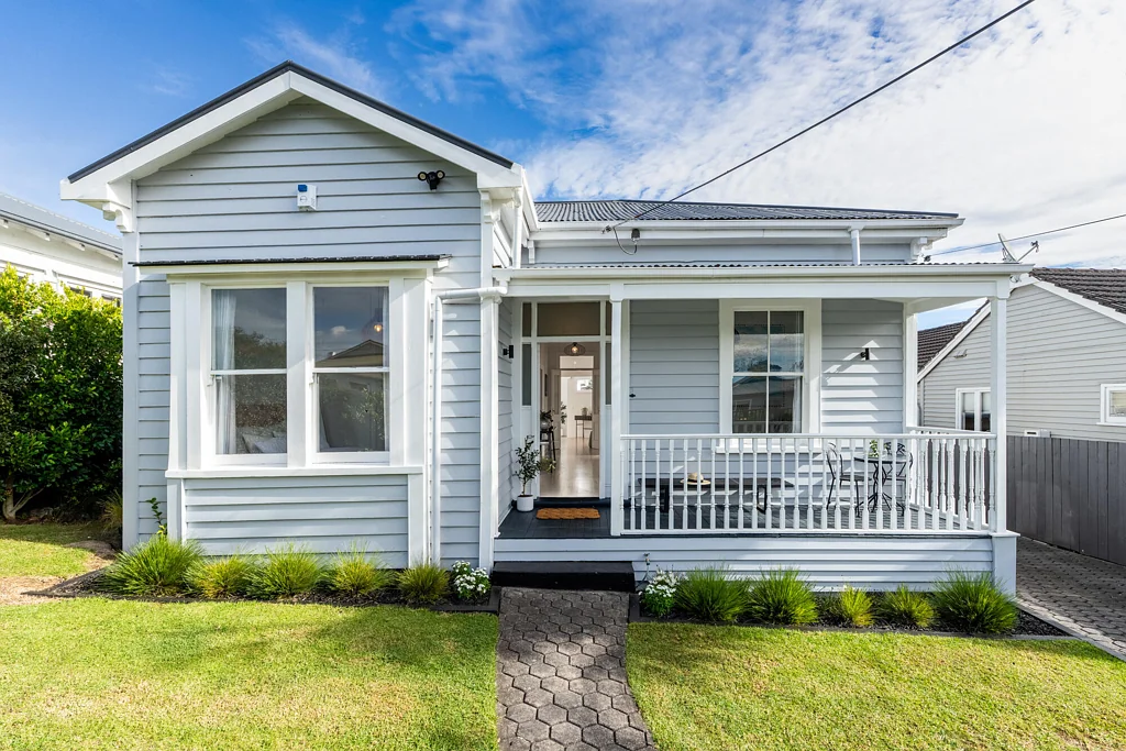Sandringham 4 Bedroom Renovated and Ready for you - Present offers today
