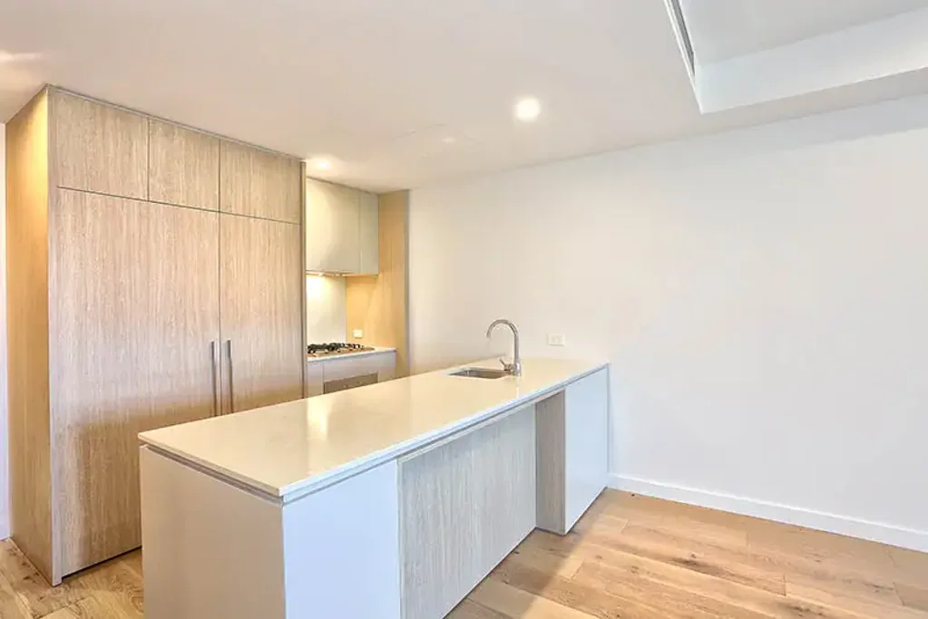 Near-New One Bedroom + Study Apartment in a Convenient Lifestyle Location