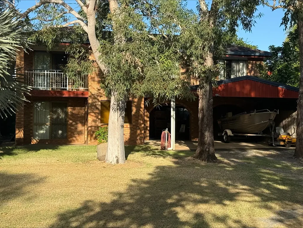 Pink Lily Fantastic Acreage 10 minutes to Town