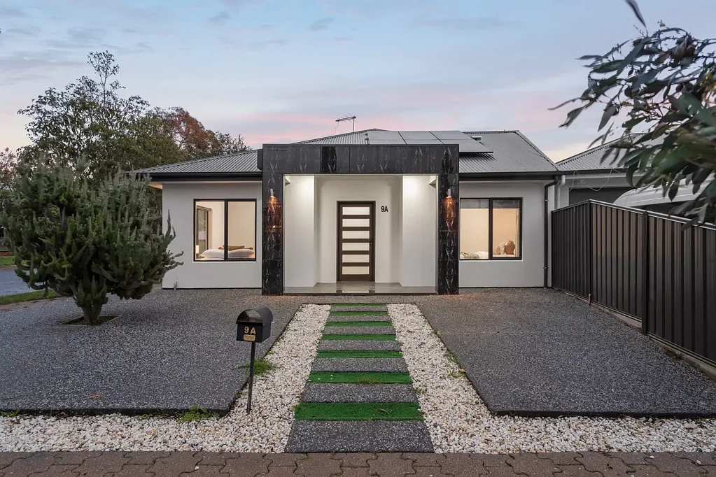 Greenacres 4 Bedroom LUXURY ON LEANDER w SEAMLESS INDOOR/OUTDOOR SYNERGY