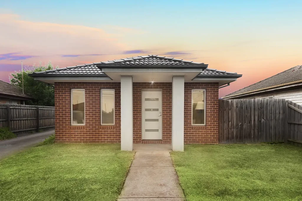 Adorable Low-Maintenance Living in a Fantastic Location!