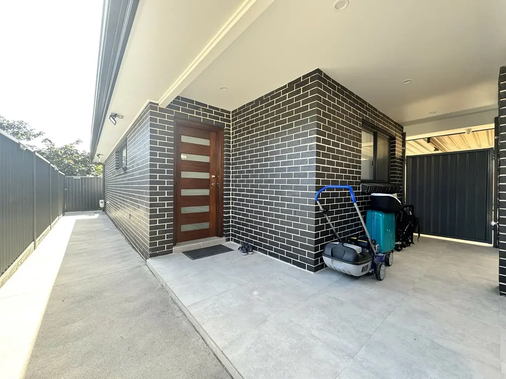NEAR NEW TWO BEDROOM GRANNY FLAT