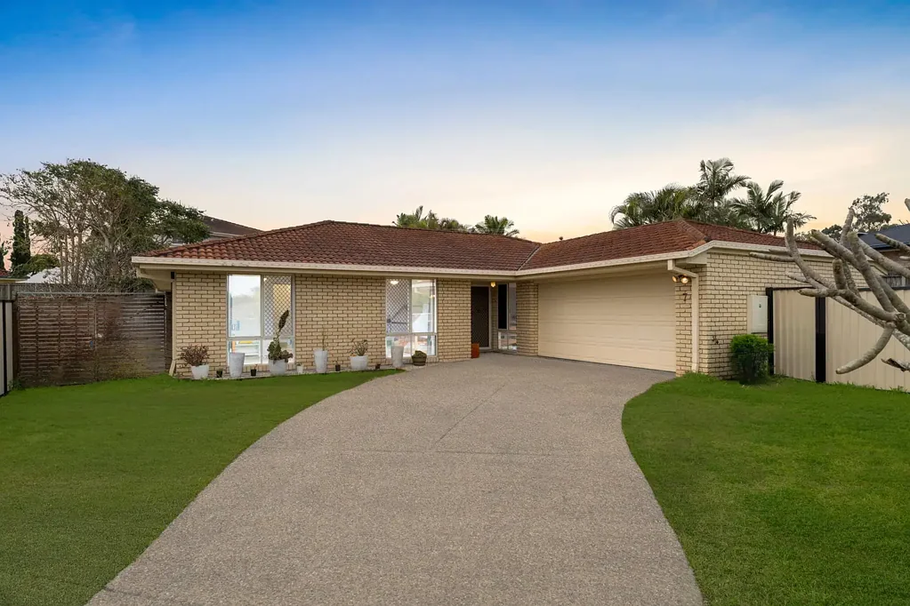 Heritage Park 4침실 **AVAILABLE NOW** Wonderful Family Home In Quiet Cul-de-sac & Side Access On 860m2!