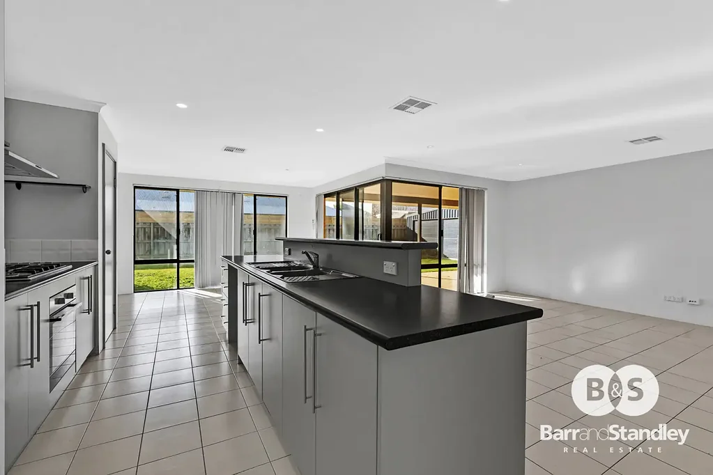 Australind 4 Bedroom Family Living. Side Access. Great Location.