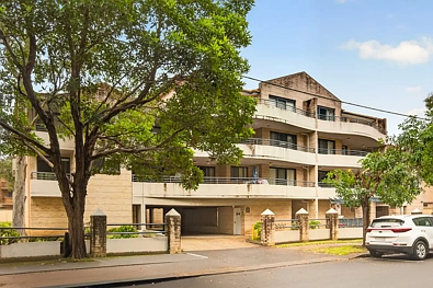 Merrylands 2房 宽敞公寓带超大全天候阳台，位于优越生活区 Spacious Apartment with Expansive All-Weather Balcony in a Prime Lifestyle Setting