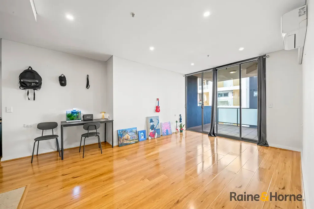 Strathfield 2Zimmer Modern 2-Bedroom Apartment in the Heart of Strathfield - Walk to Everything!