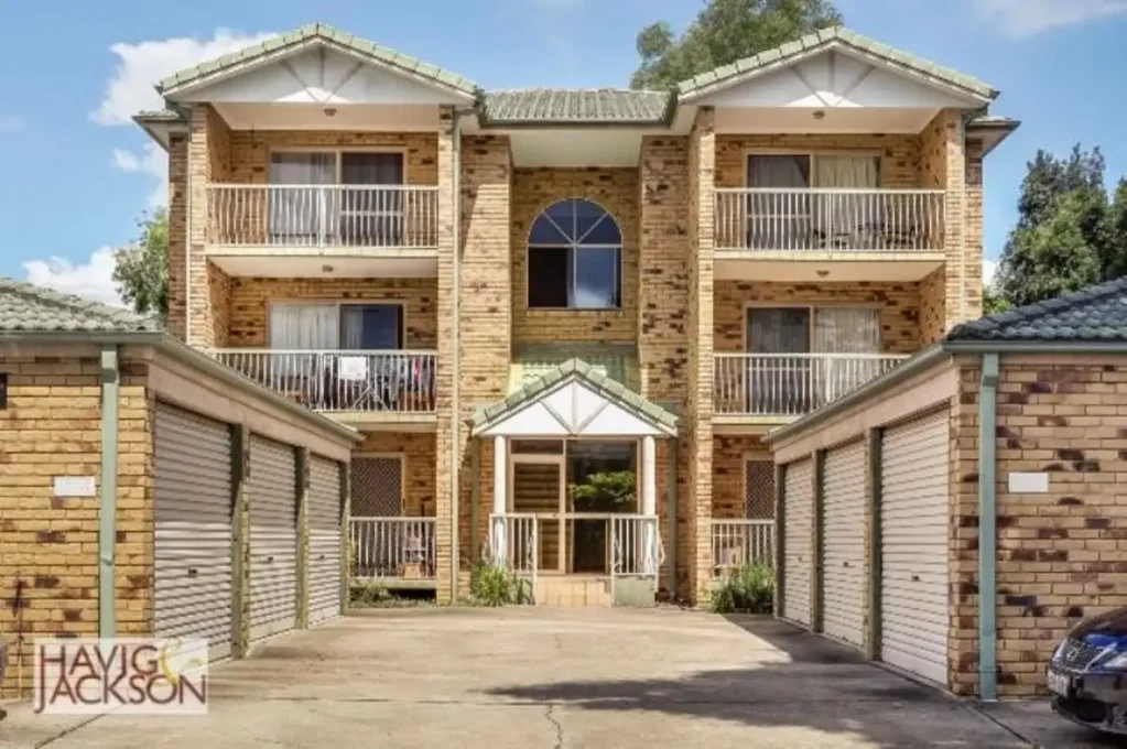 GROUND FLOOR MODERN UNIT IN CHERMSIDE