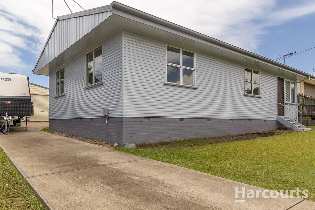 Coastal Living at Its Best: Fully Furnished 3-Bedroom Cottage Close To The Beach