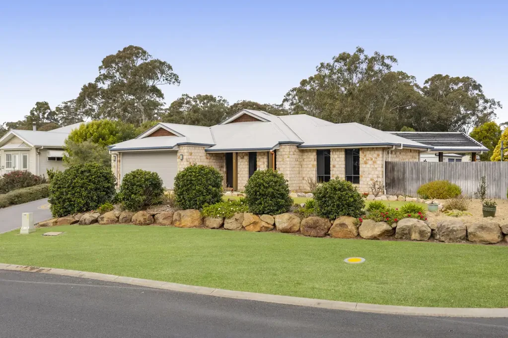 9 Holly Avenue, Highfields, QLD 4352