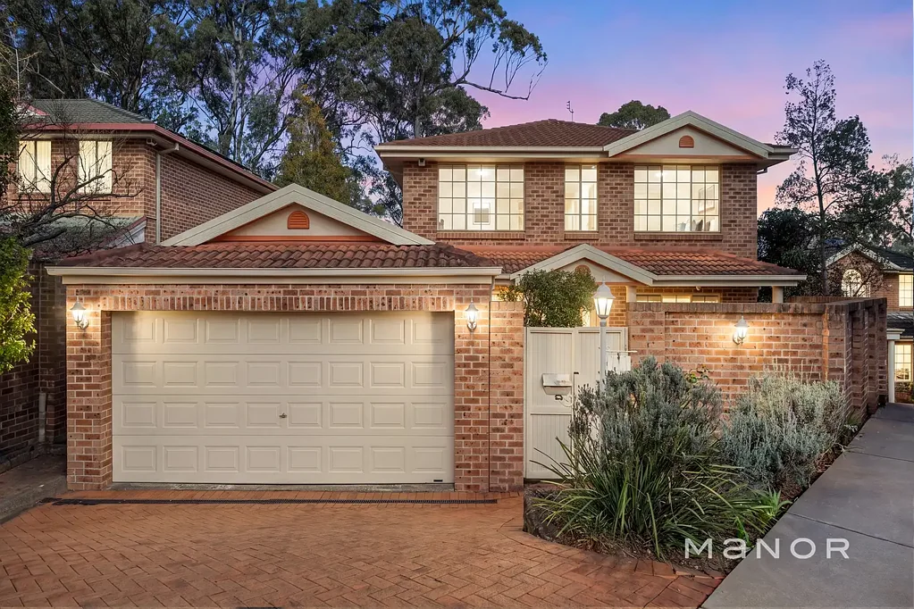West Pennant Hills 4 Slaapkamer Sun-Drenched Family Living with Peaceful Bushland Views
