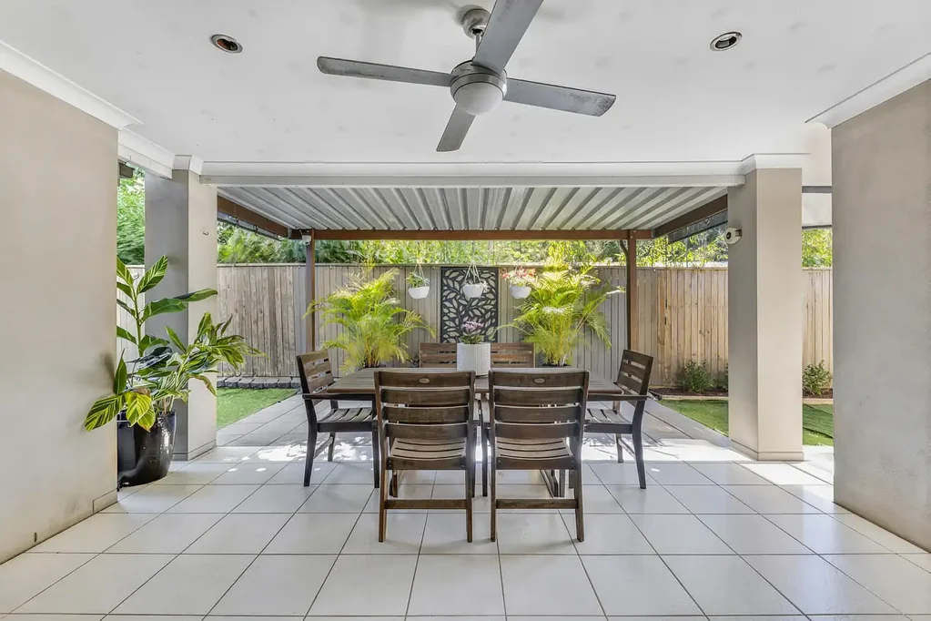 Sippy Downs 4Phòng ngủ More Than Meets the Eye – Generous Family Home in Prime Sippy Downs Location