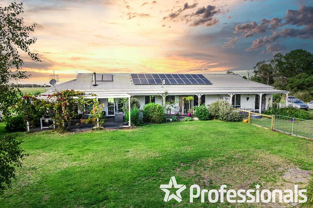 Yarram WORANGA – Simply the Best of Both Worlds: Peaceful Tranquil Seclusion close to town + Airbnb Income Potential. Motivated Vendor – Act Now!