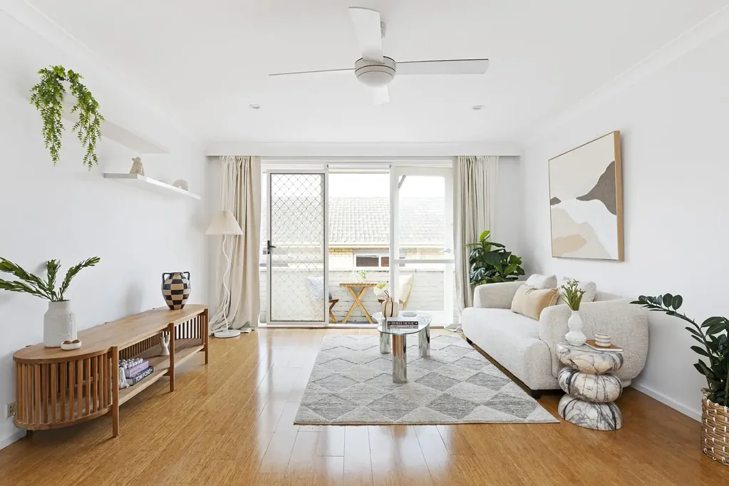 Dee Why 2침실 Sun-lit top floor Abode with district views in a fab location