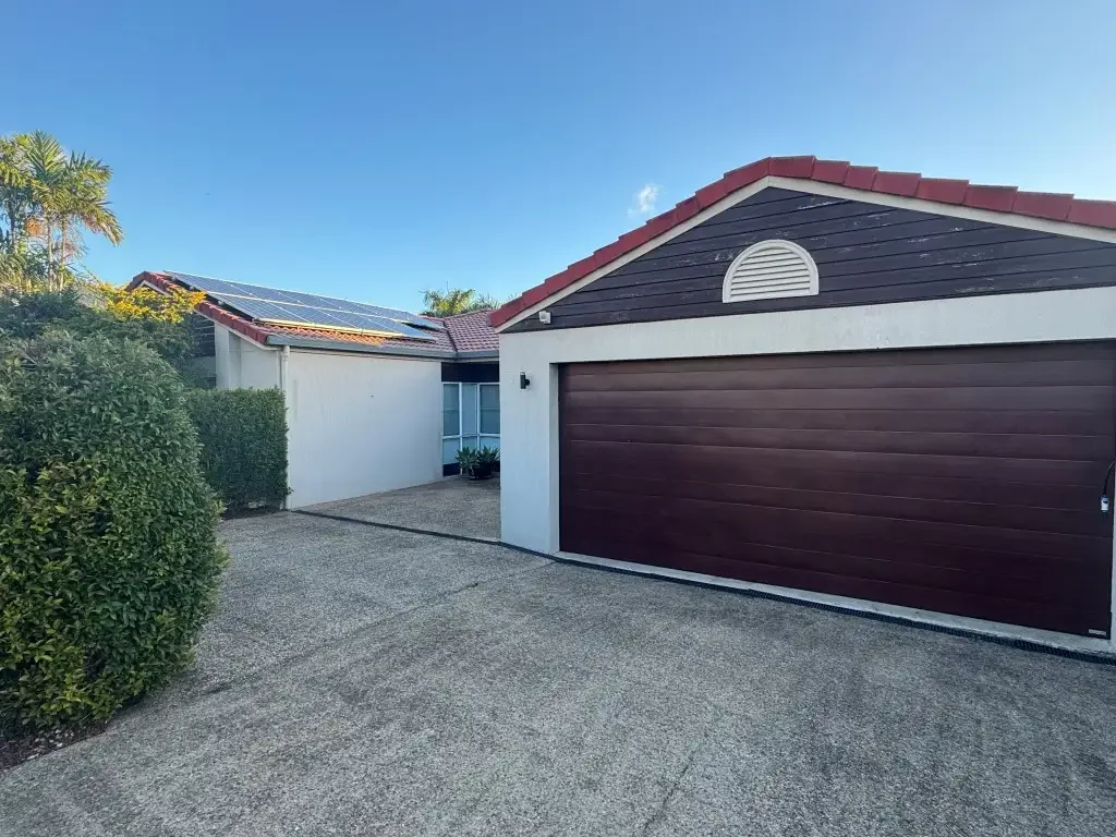 Spacious 4 Bedroom Family Home with Pool in Prime Cannonvale Location