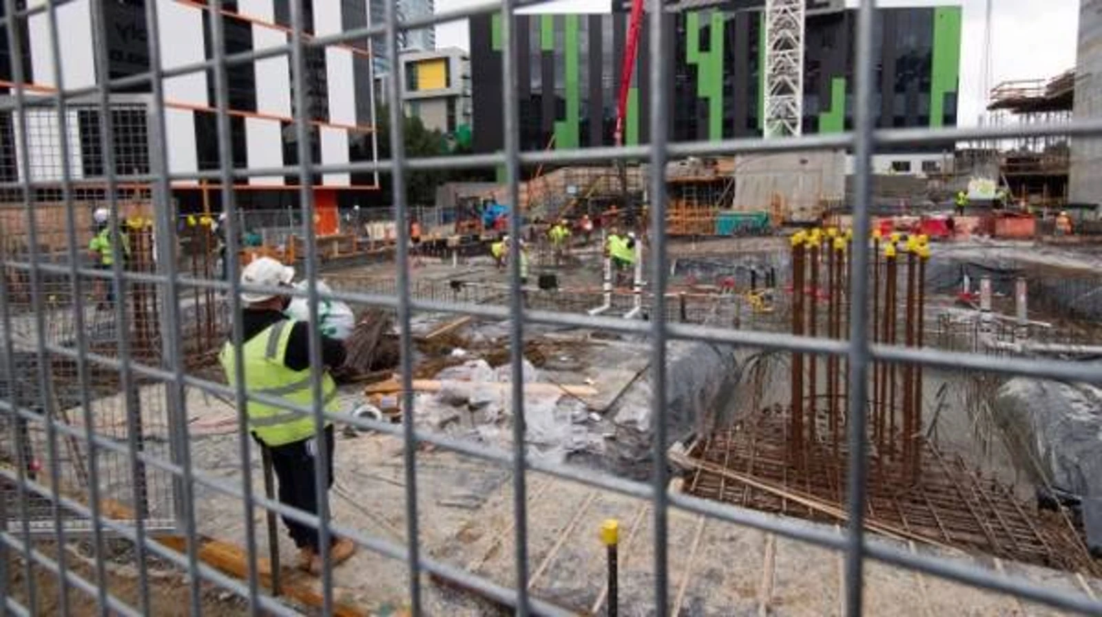 墨尔本CBD工地工人确诊，工友陷入两难！秘密录音曝光，揭建筑业“潜规则”（组图）