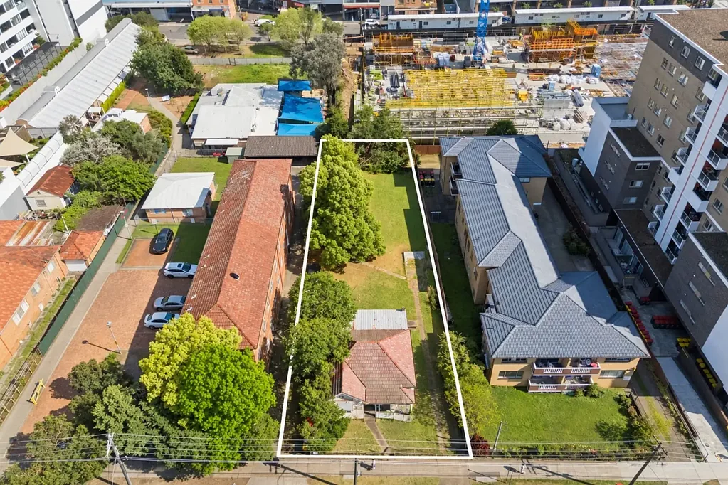 Auburn 1房 土地价值/开发机会 – 'E1 Local Centre' 分区地块, 距离 Auburn 车站 400 米 Land Value/Development Opportunity – 'E1 Local Centre' Zoned Site, 400m to Auburn Station | Estate Auction