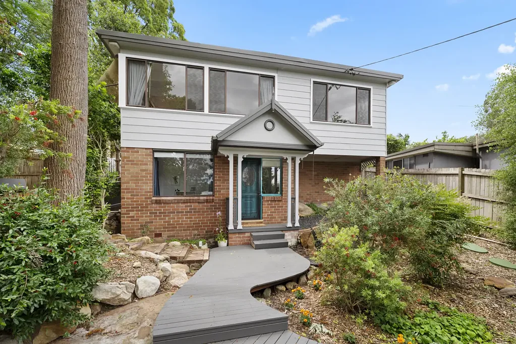 Berowra Heights 4ਬੈੱਡਰੂਮ Green Outlooks, New Kitchen and Plenty of Parking