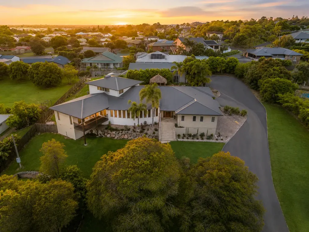 Urraween 5બેડરૂમ Luxury Hervey Bay Lifestyle + Huge Shed on 3,892sqm