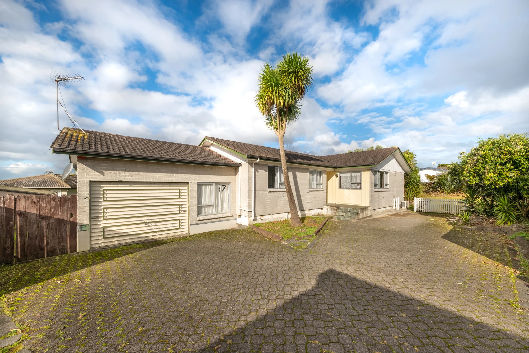 Te Atatu South 3બેડરૂમ Opportunity for MANY - Take Notice!