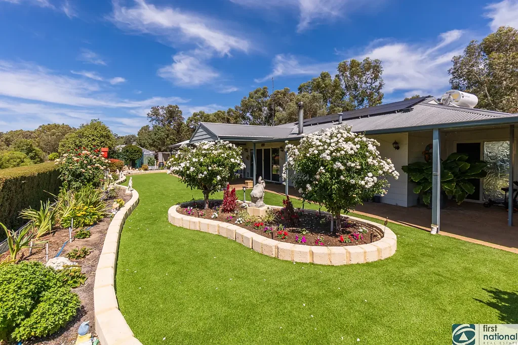 Bakers Hill 4 Bedroom Everything you've been looking for..in one place!