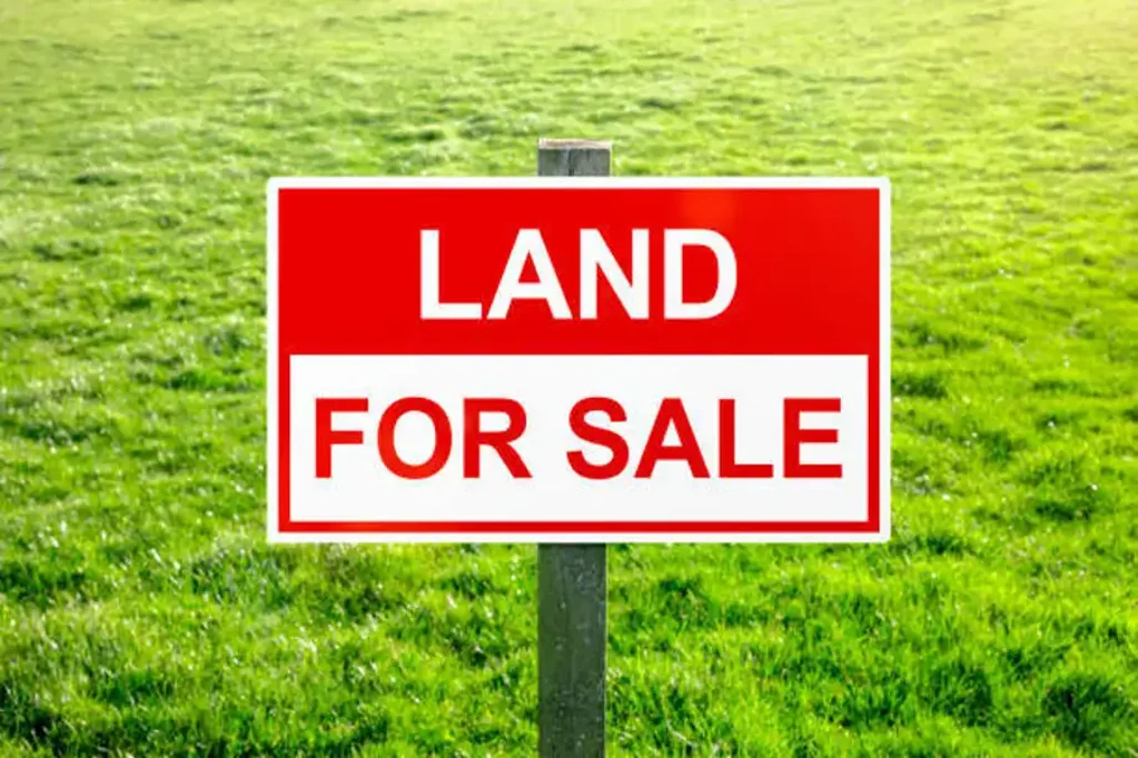 Wollert Opportunity to Build 2 Units or Big Dream Home !! Title Land !!