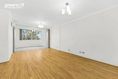 Strathfield 2Habitaciones Spacious Two-Bedroom Apartment with Sunroom and Parking