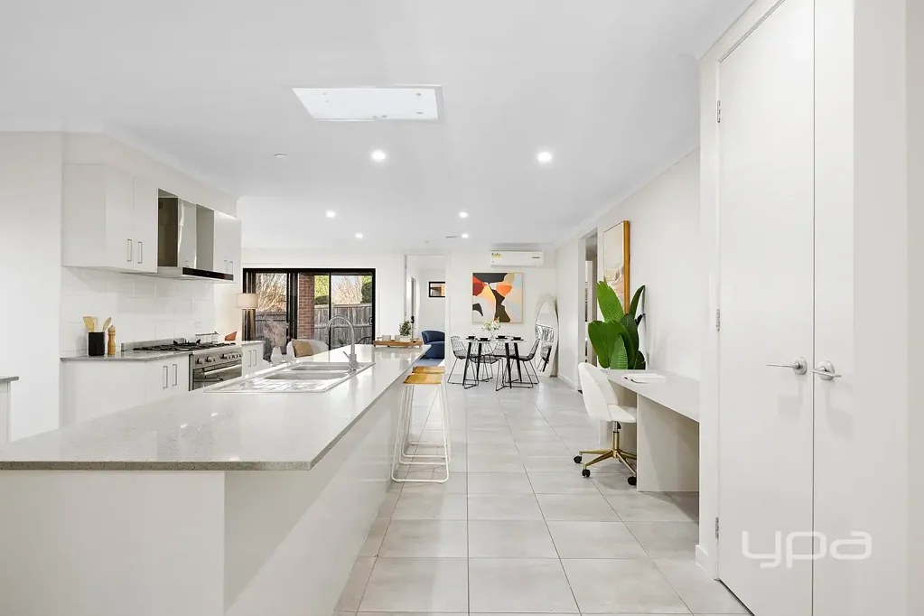28 Silverbay Avenue, Point Cook, VIC 3030