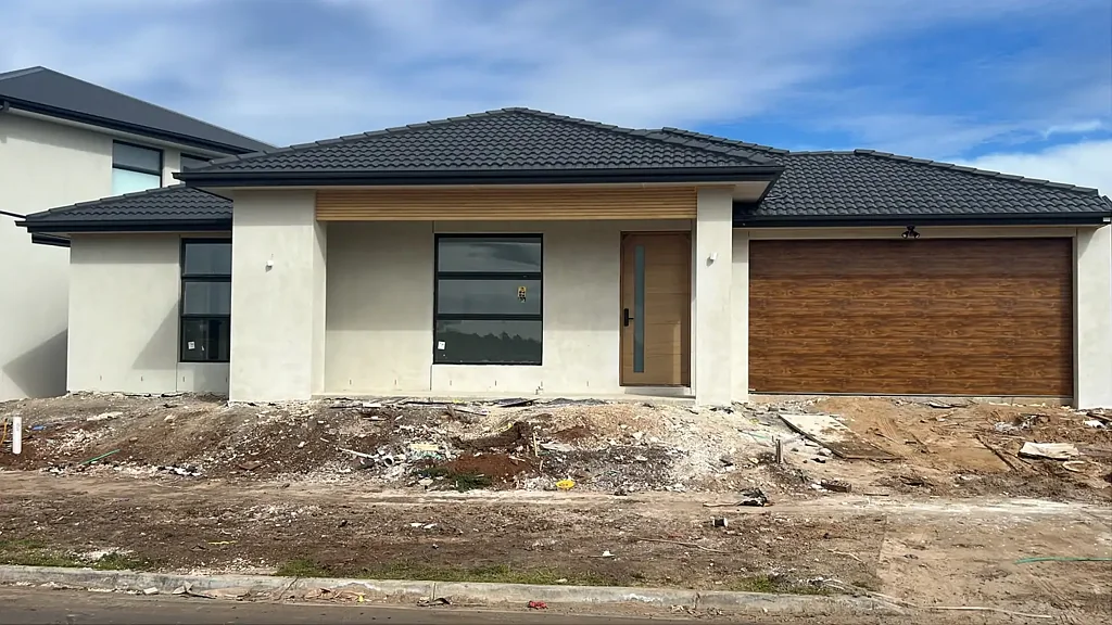 Melton South FULLY UPGRADE HOUSE ON SALE - FHB COULD SAVE STAMP DUTY