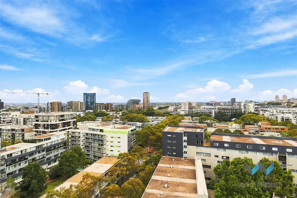 Top Floor - Freshly Painted, New Carpet & Air Conditioning - Immaculate Apartment!