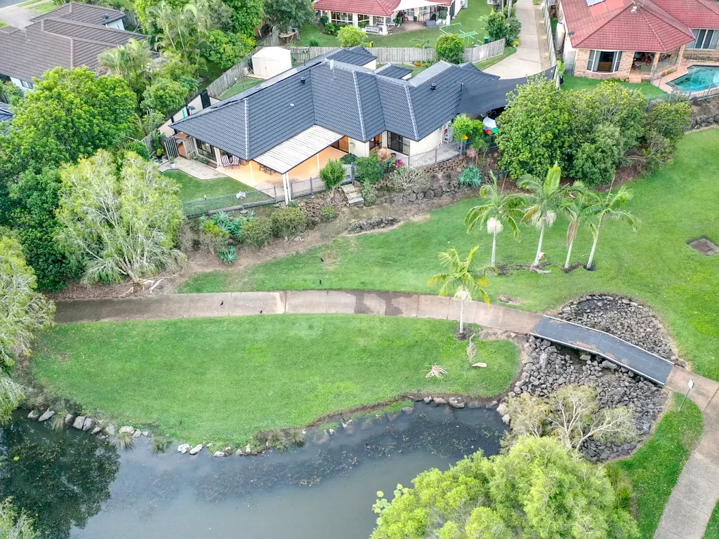 Robina 4房  A Unique Hidden Gem with Rare Direct Park Access - Cherished by One Family Since the Day It Was Built