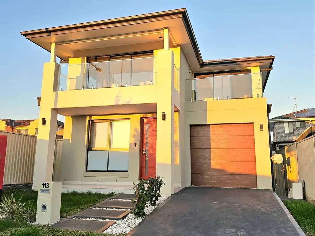 Beautiful 5 Bedroom Home in The Ponds for Lease