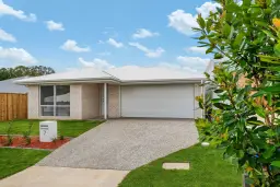 7 Aurora Crescent, Glass House Mountains